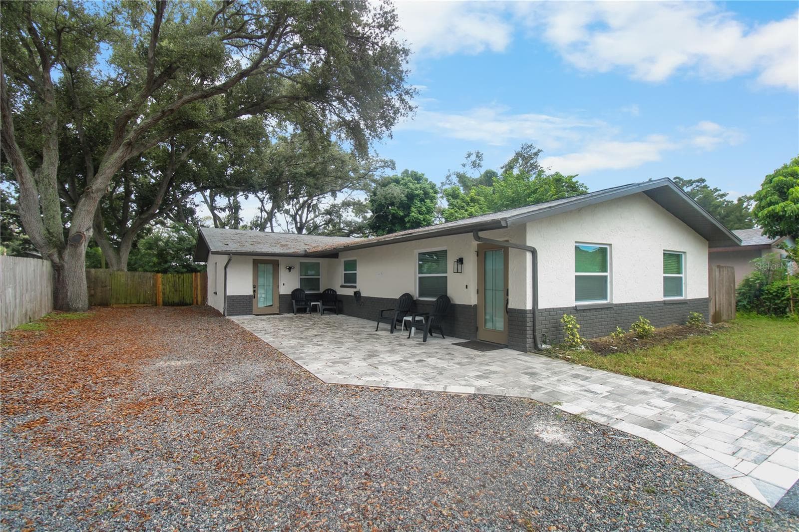 Half Duplex at 3050 MEADOW LAKE AVE, LARGO, photo 2 of 38