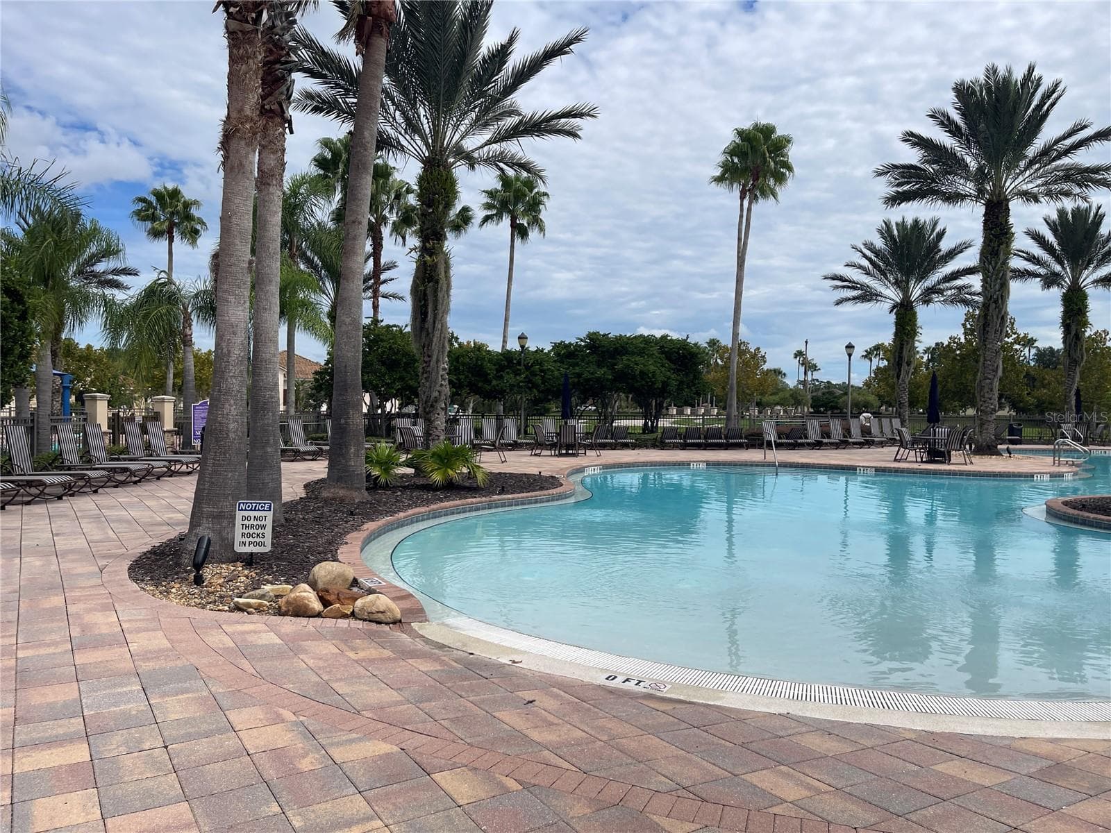 Zero-entry, resort-style pool - 3930 PORT SEA PL, KISSIMMEE