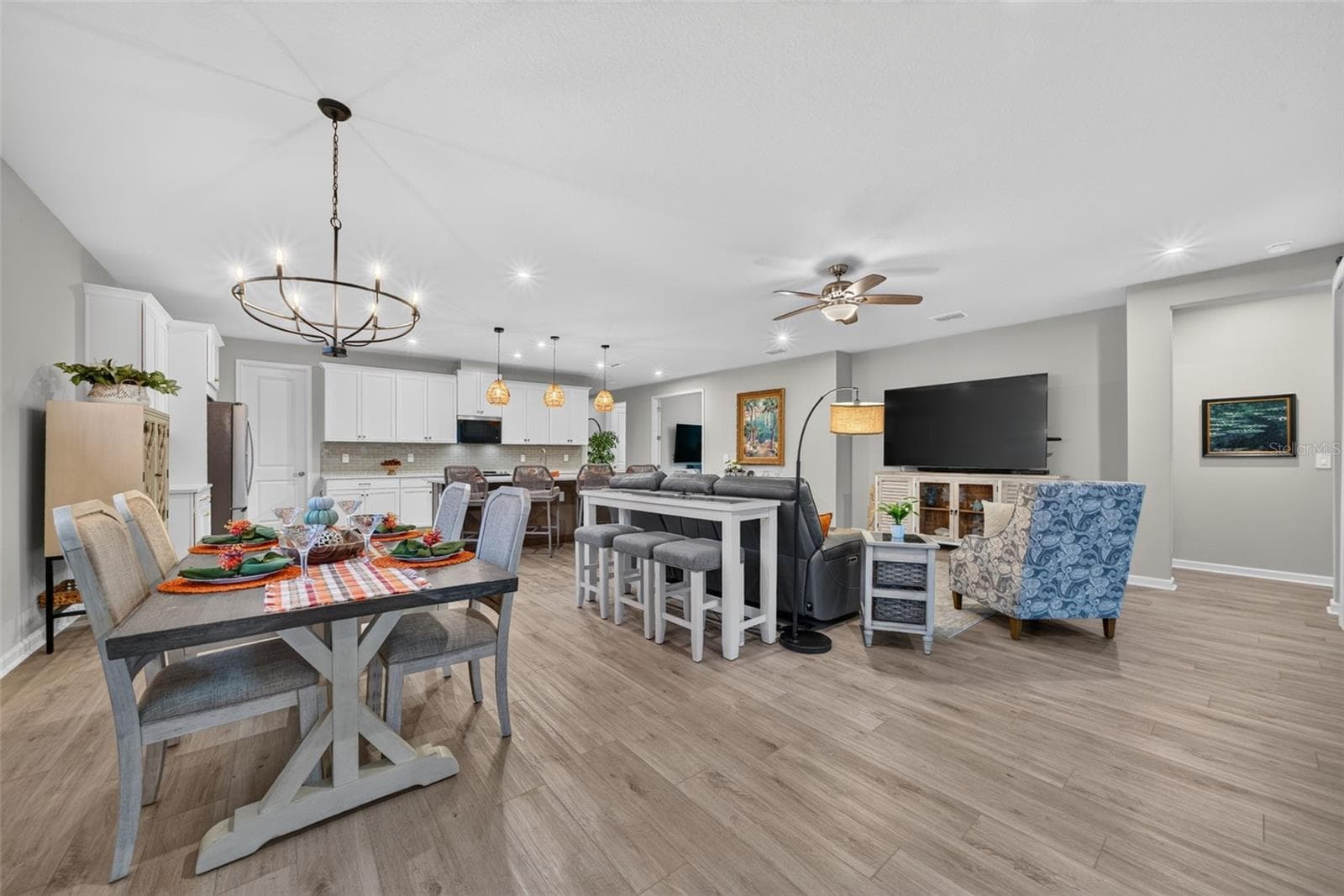 Single Family Residence at 11627 MYAKKA BLUE DR, VENICE, photo 19 of 174