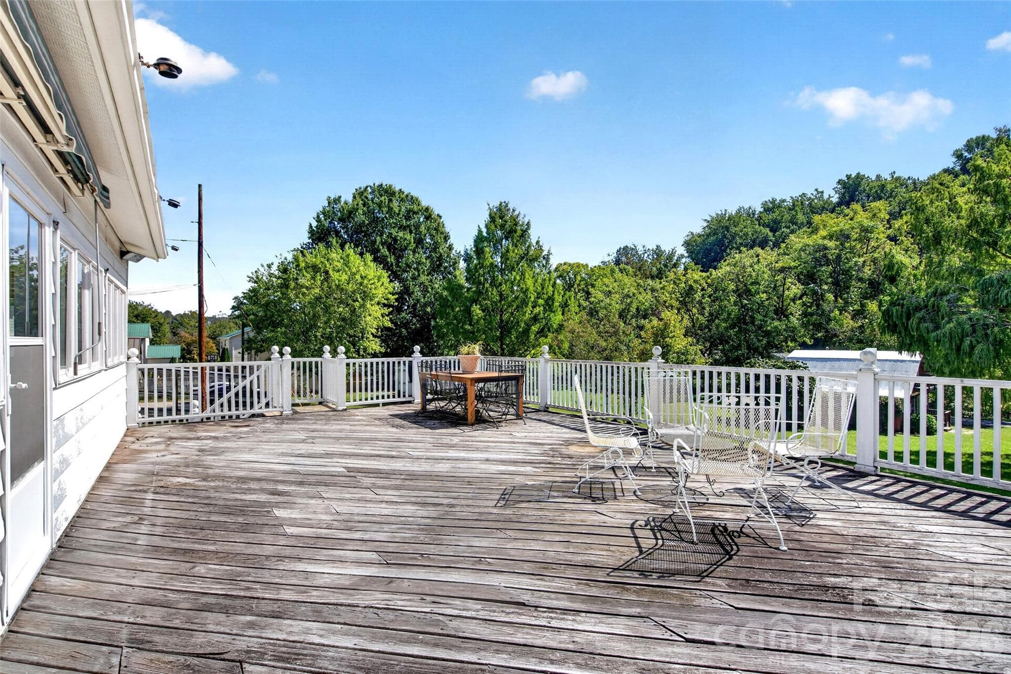 Large Back Deck - 606 A Rutherford Road, Marion