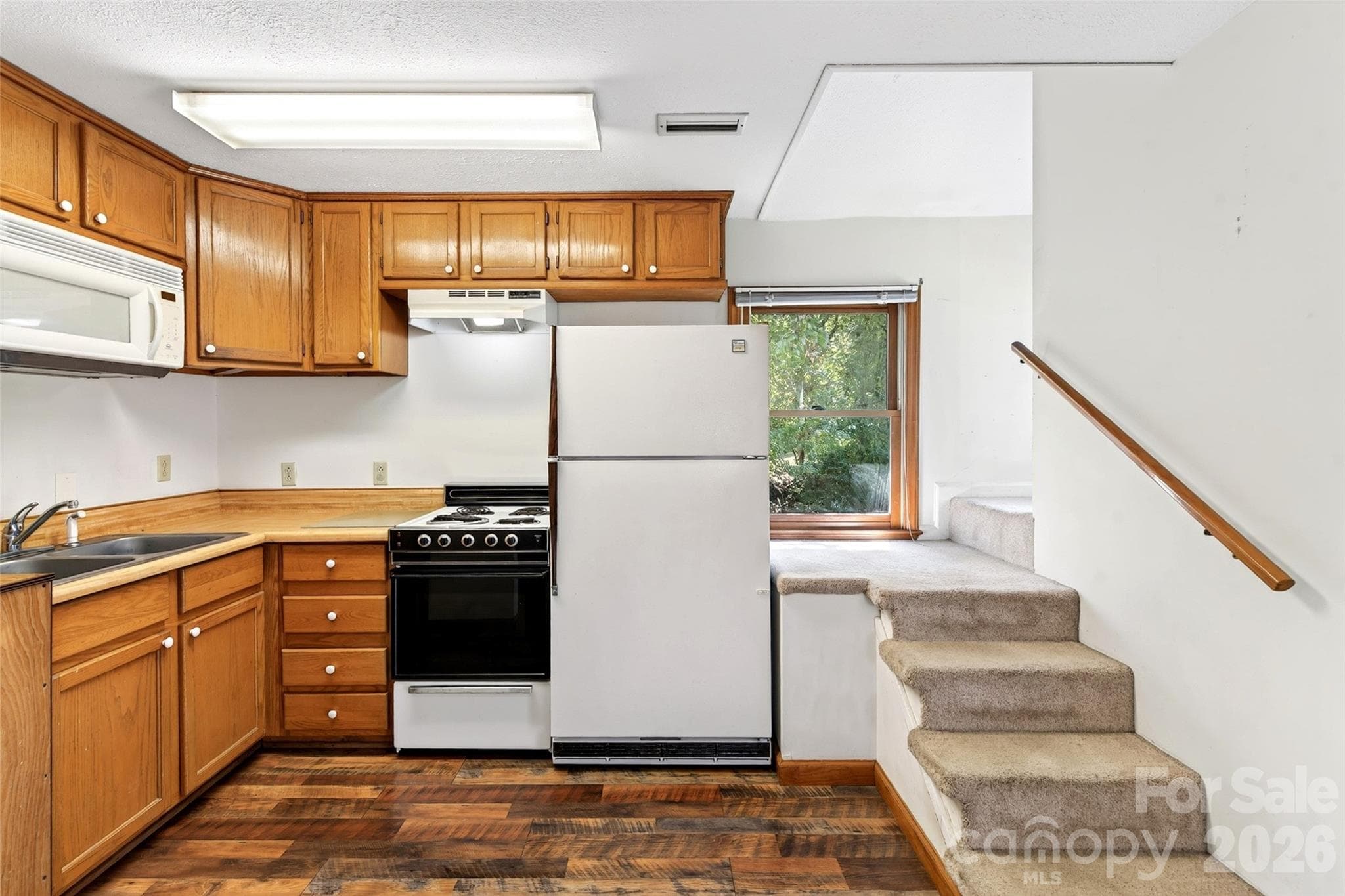 Kitchen/entrance to upstairs - 606 A Rutherford Road, Marion