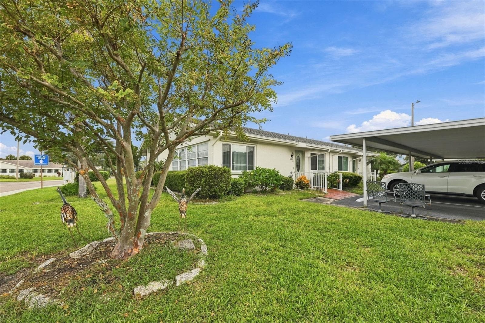 Side of the home - 202 GLOUCESTER BLVD #357, SUN CITY CENTER