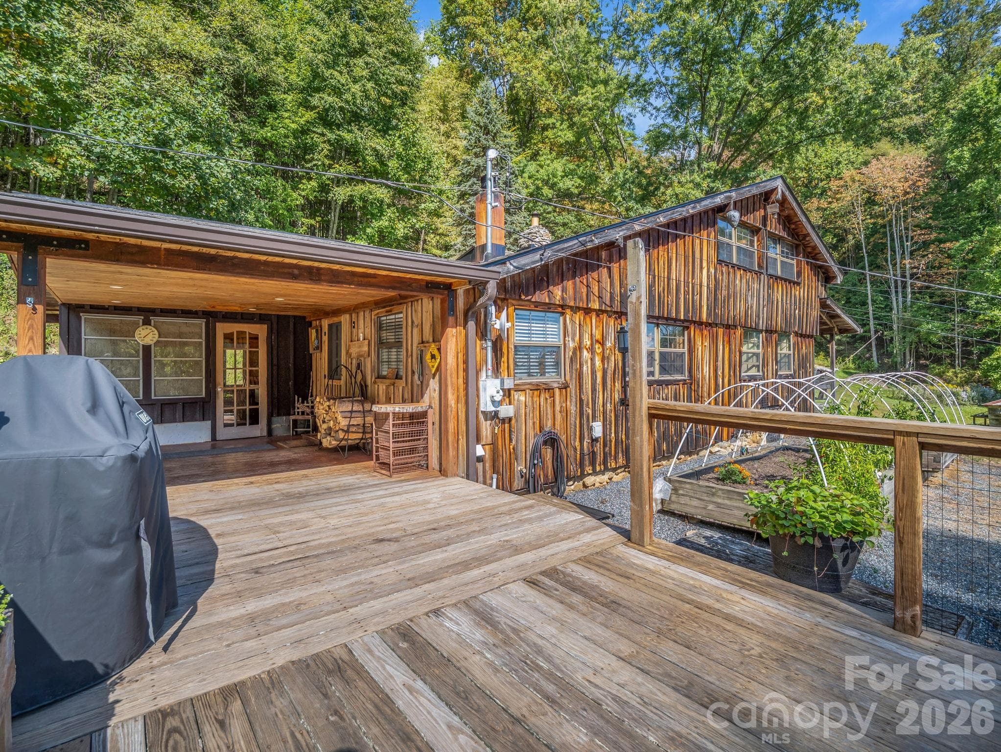 Wonderful outdoor living space! Expansive Deck! - 765 Hawk Ridge Lane, Marshall