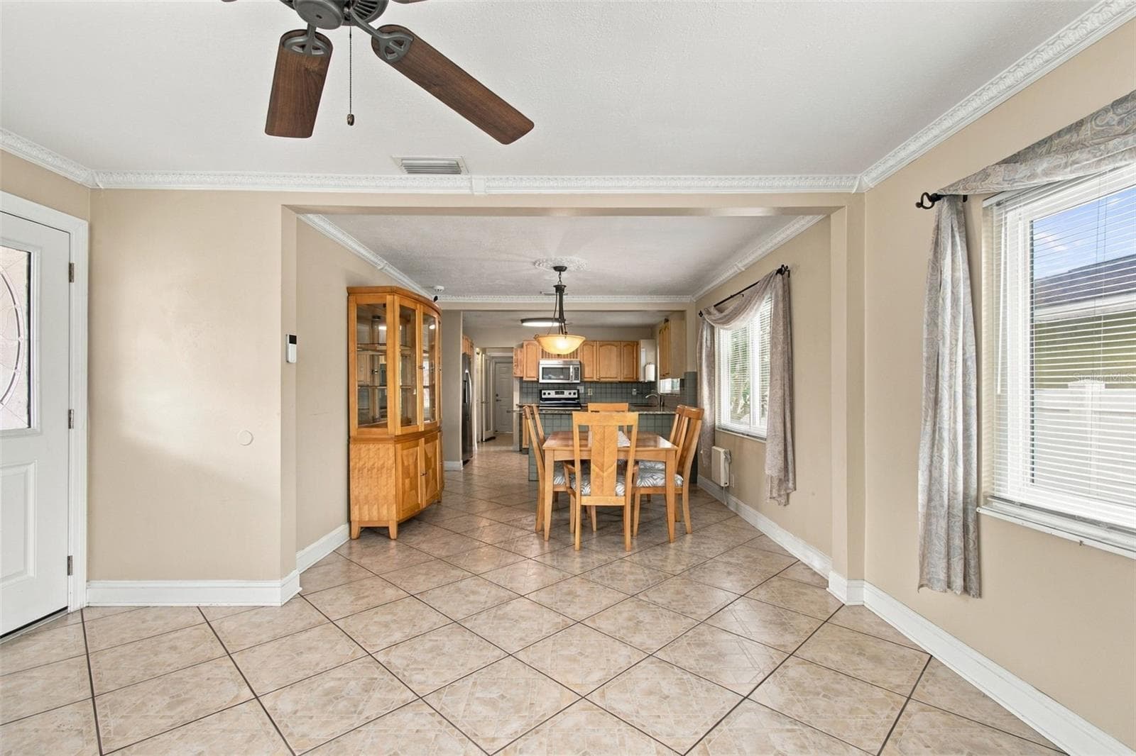 Single Family Residence at 2908 W ARCH ST, TAMPA, photo 10 of 49