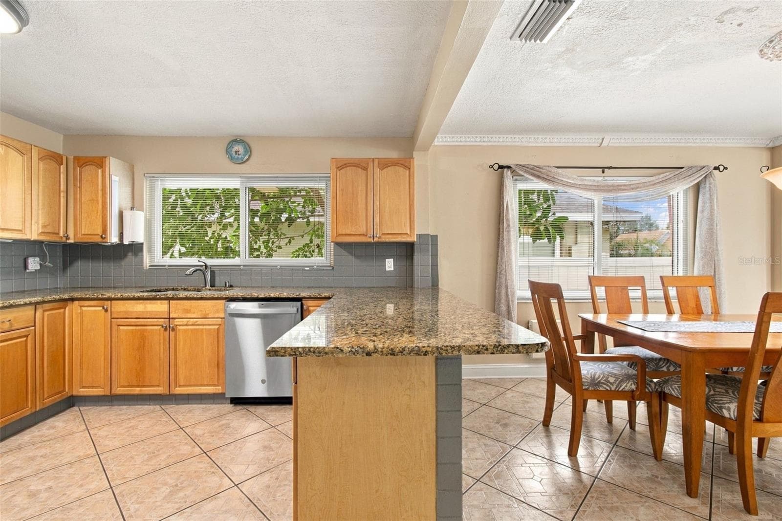 Single Family Residence at 2908 W ARCH ST, TAMPA, photo 15 of 49