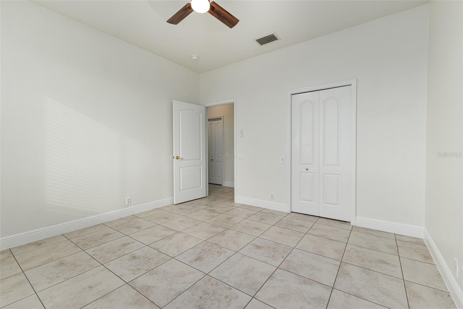Single Family Residence at 1233 VISTA HILLS DR, LAKELAND, photo 23 of 45