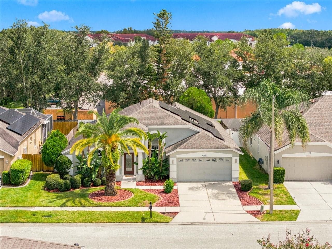 Single Family Residence at 18009 PALM BREEZE DR, TAMPA, photo 4 of 63