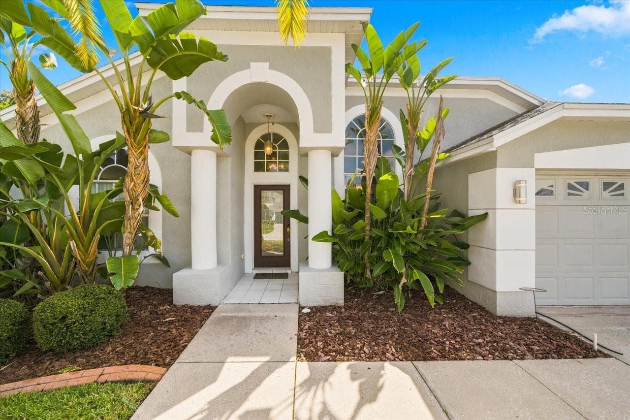 Single Family Residence at 18009 PALM BREEZE DR, TAMPA, photo 5 of 63