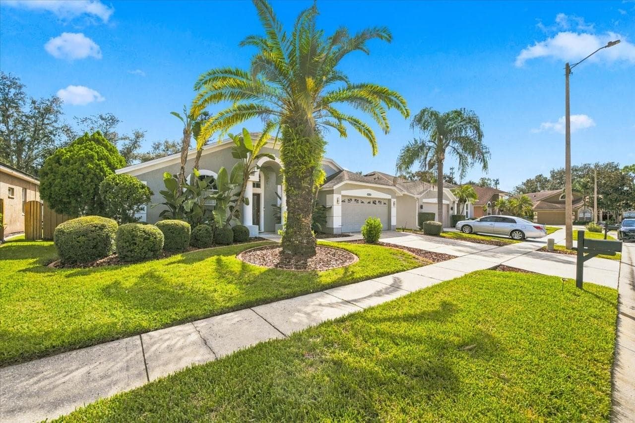 Single Family Residence at 18009 PALM BREEZE DR, TAMPA, photo 7 of 63