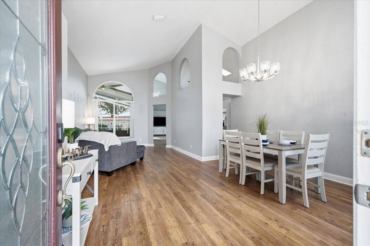 Entry - 18009 PALM BREEZE DR, TAMPA