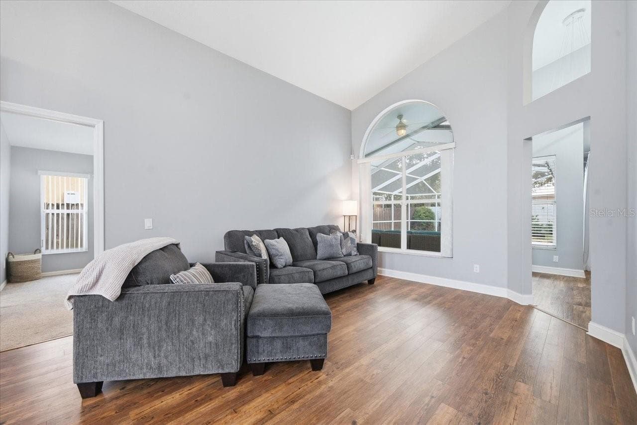 Single Family Residence at 18009 PALM BREEZE DR, TAMPA, photo 13 of 63