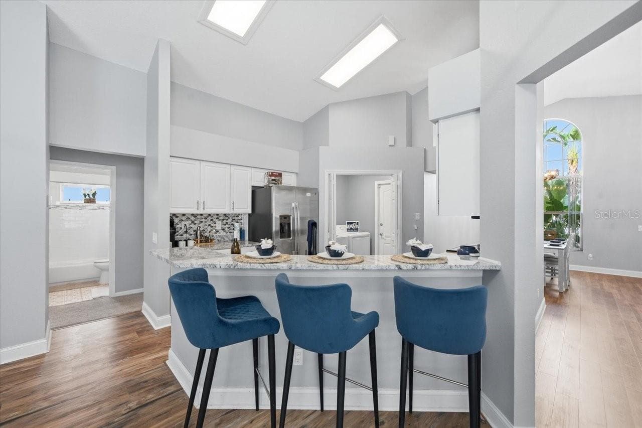 Single Family Residence at 18009 PALM BREEZE DR, TAMPA, photo 16 of 63