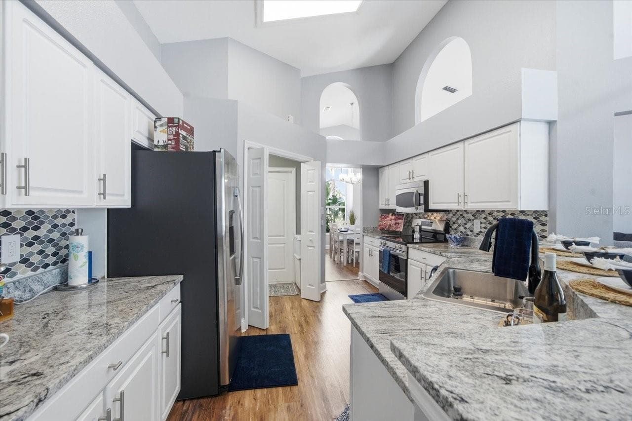 Single Family Residence at 18009 PALM BREEZE DR, TAMPA, photo 18 of 63