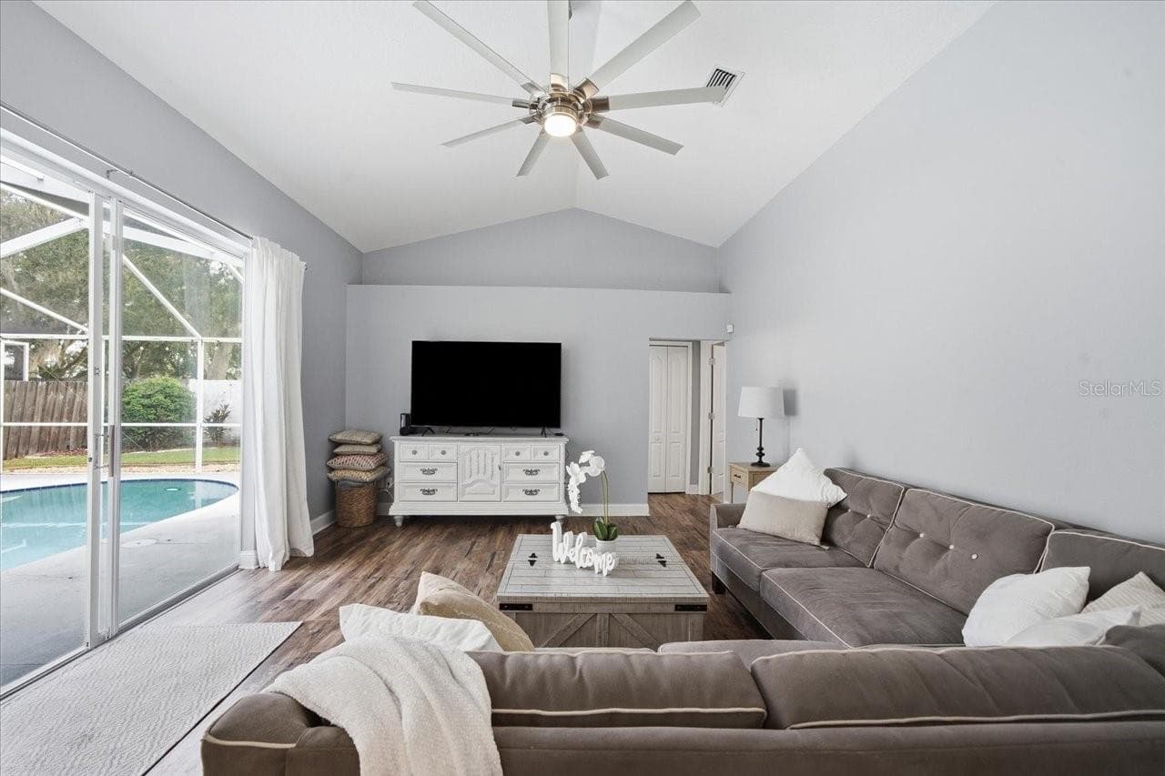 Single Family Residence at 18009 PALM BREEZE DR, TAMPA, photo 24 of 63