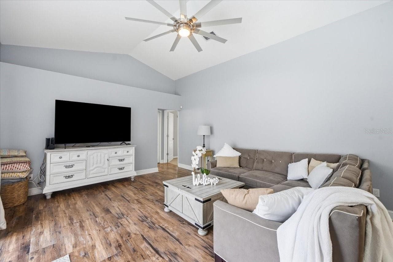 Single Family Residence at 18009 PALM BREEZE DR, TAMPA, photo 25 of 63