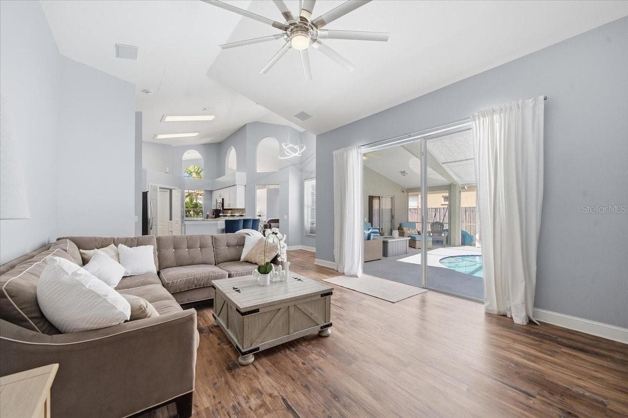 Single Family Residence at 18009 PALM BREEZE DR, TAMPA, photo 27 of 63