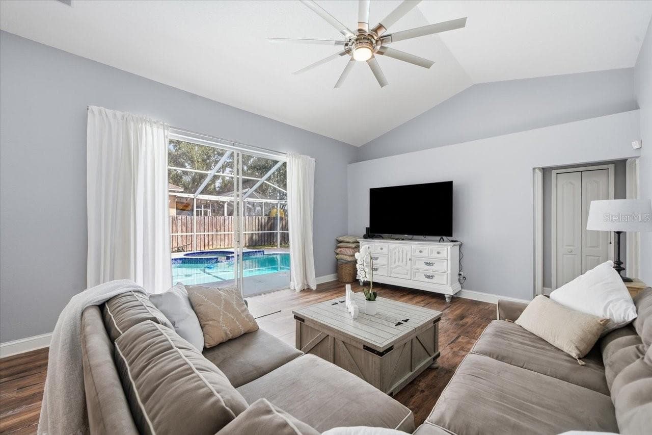 Single Family Residence at 18009 PALM BREEZE DR, TAMPA, photo 28 of 63