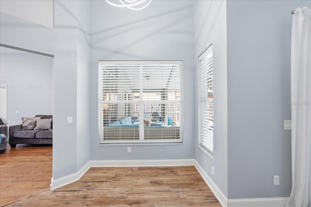 Breakfast Nook - 18009 PALM BREEZE DR, TAMPA