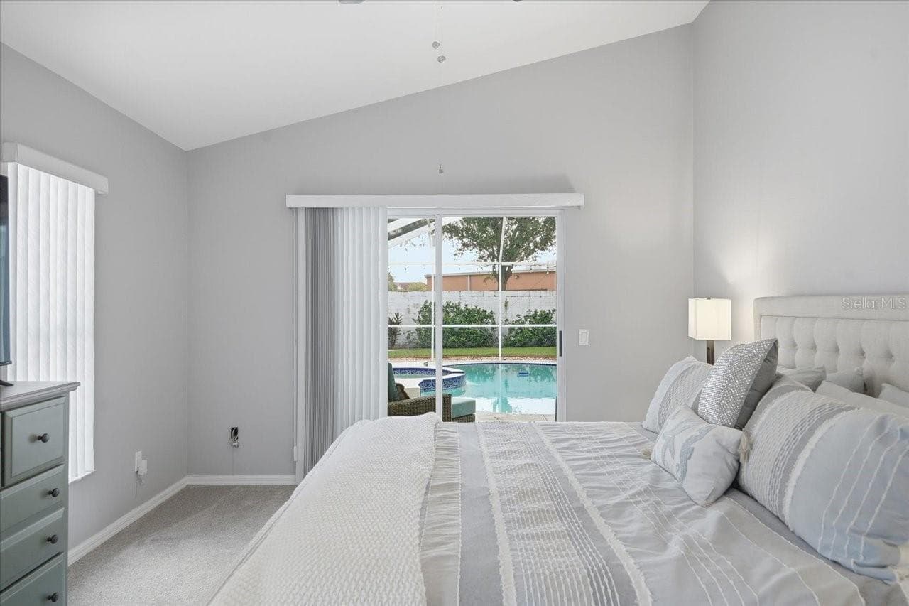Single Family Residence at 18009 PALM BREEZE DR, TAMPA, photo 33 of 63