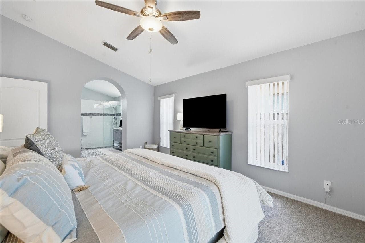 Single Family Residence at 18009 PALM BREEZE DR, TAMPA, photo 34 of 63