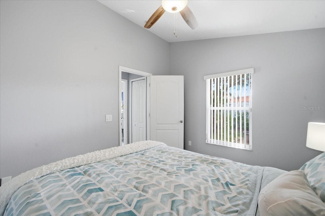 Single Family Residence at 18009 PALM BREEZE DR, TAMPA, photo 44 of 63