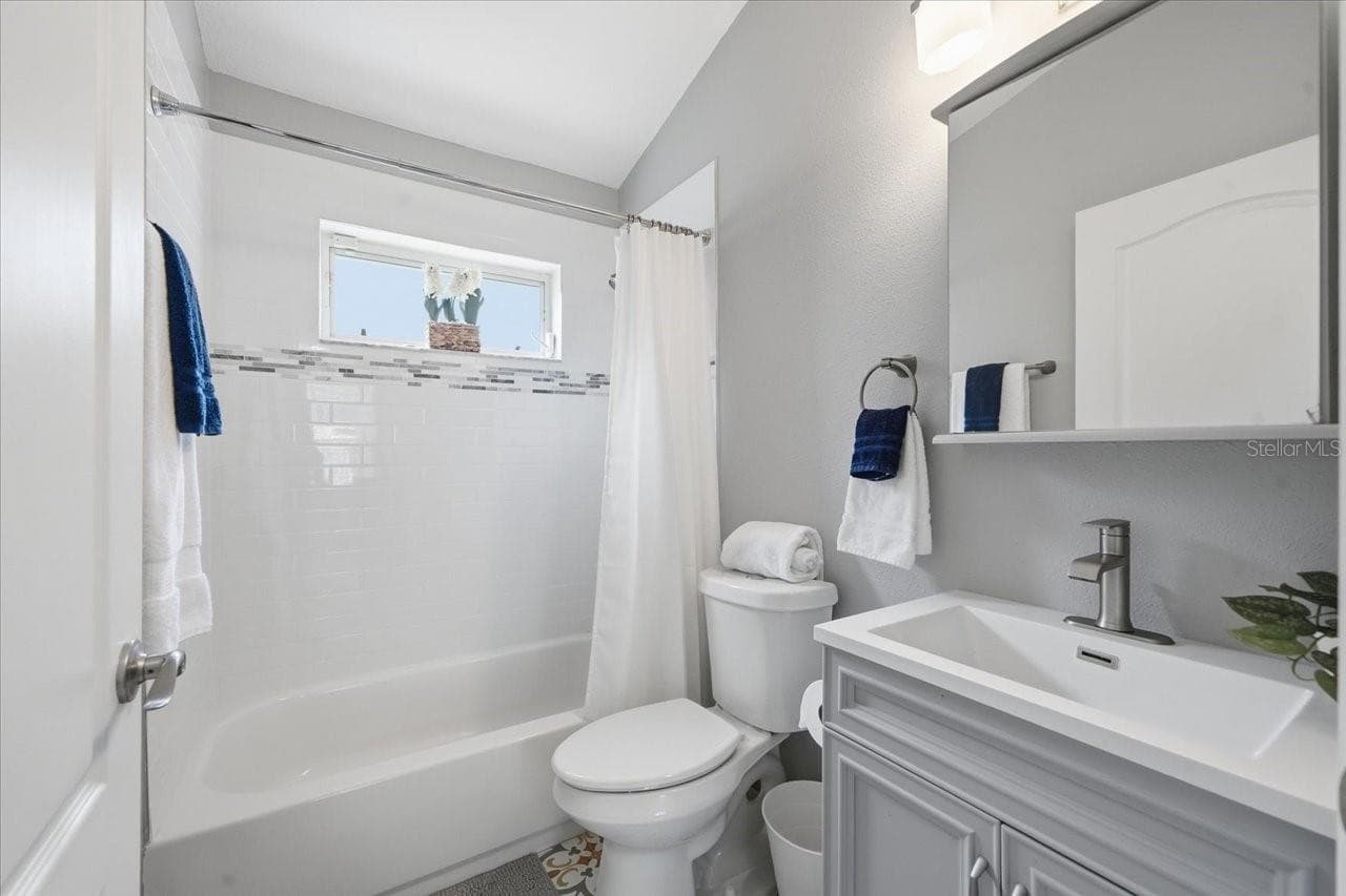 Single Family Residence at 18009 PALM BREEZE DR, TAMPA, photo 45 of 63