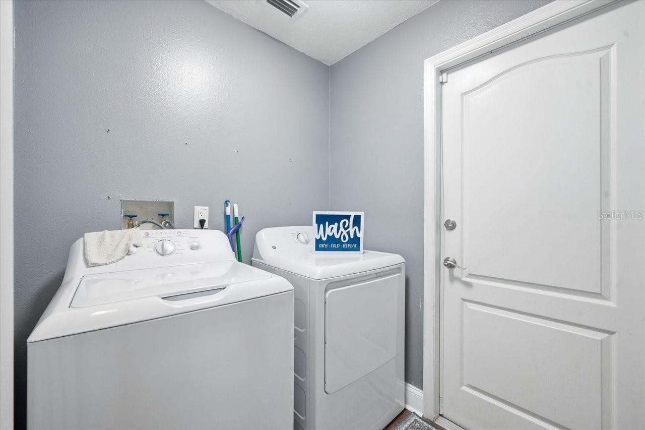 Single Family Residence at 18009 PALM BREEZE DR, TAMPA, photo 46 of 63