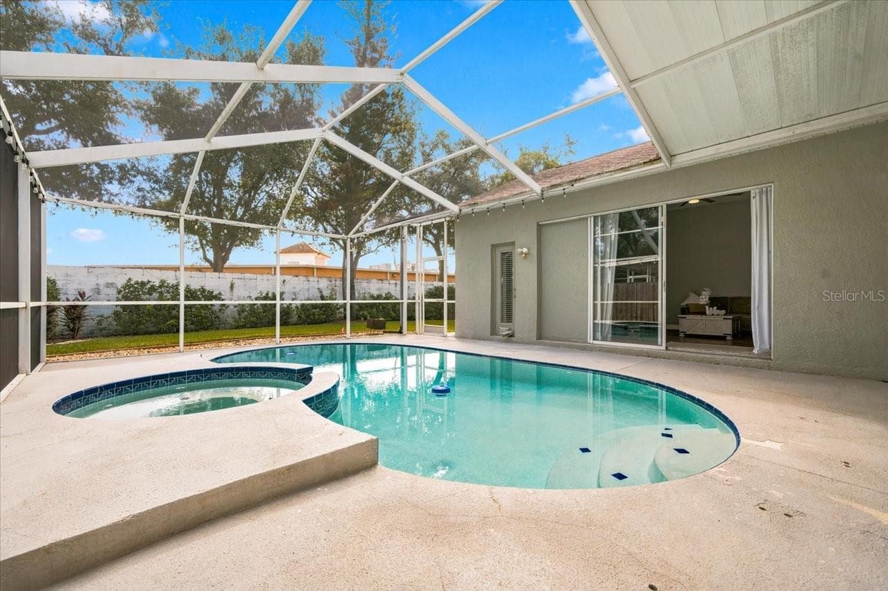Single Family Residence at 18009 PALM BREEZE DR, TAMPA, photo 50 of 63