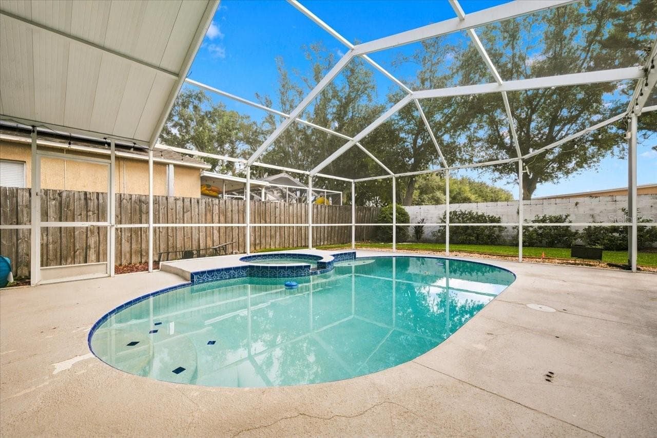 Single Family Residence at 18009 PALM BREEZE DR, TAMPA, photo 51 of 63