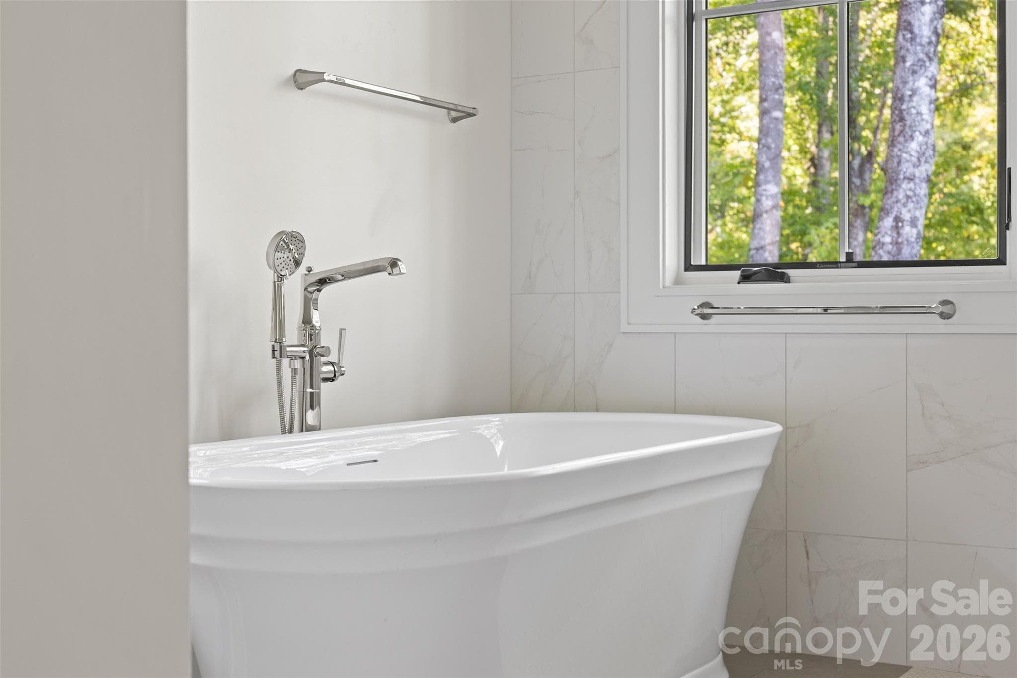 Primary bath soaking tub - 505 Barrington Drive, Asheville