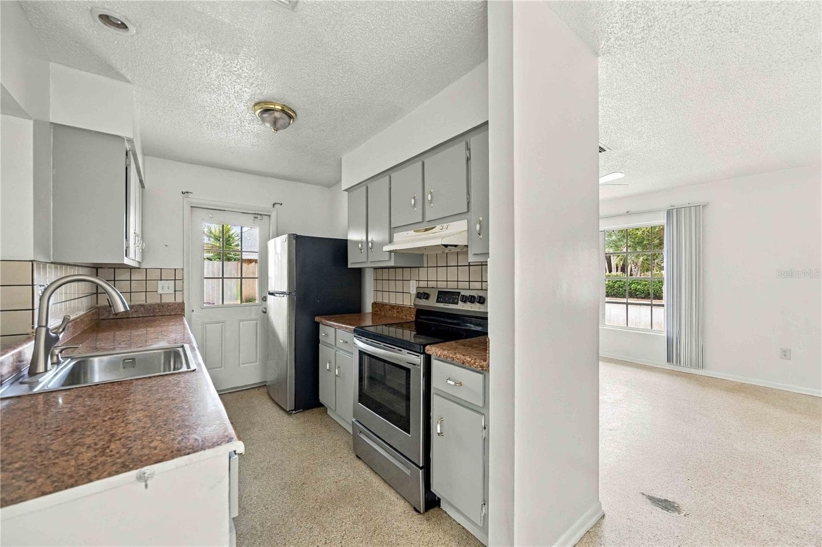 Single Family Residence at 4331 S BISCAYNE DR, NORTH PORT, photo 15 of 38