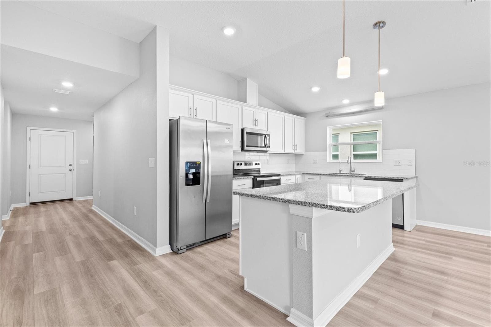 Single Family Residence at 9972 MESIC WOODS AVE, SEFFNER, photo 8 of 45
