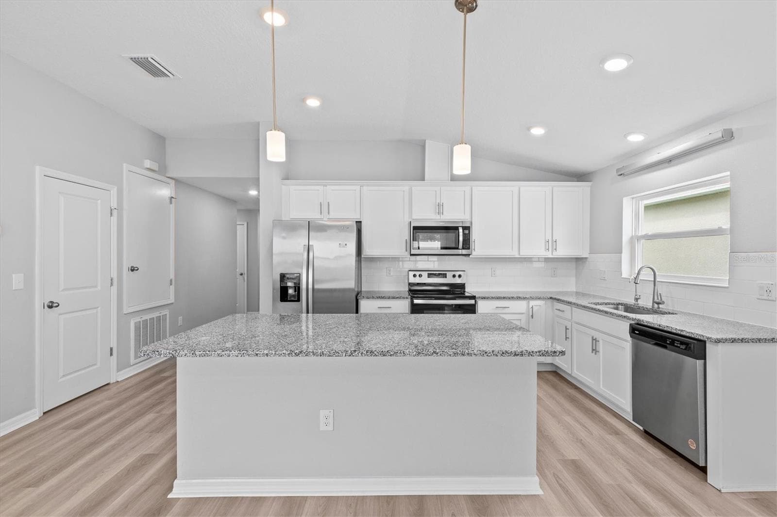 Single Family Residence at 9972 MESIC WOODS AVE, SEFFNER, photo 9 of 45