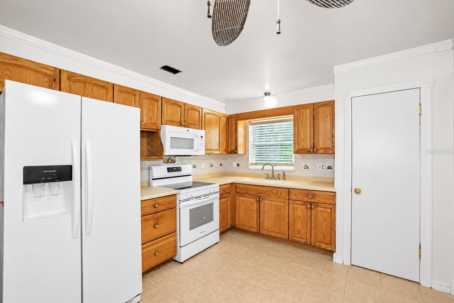 Single Family Residence at 374 3RD ST NW, LARGO, photo 9 of 41