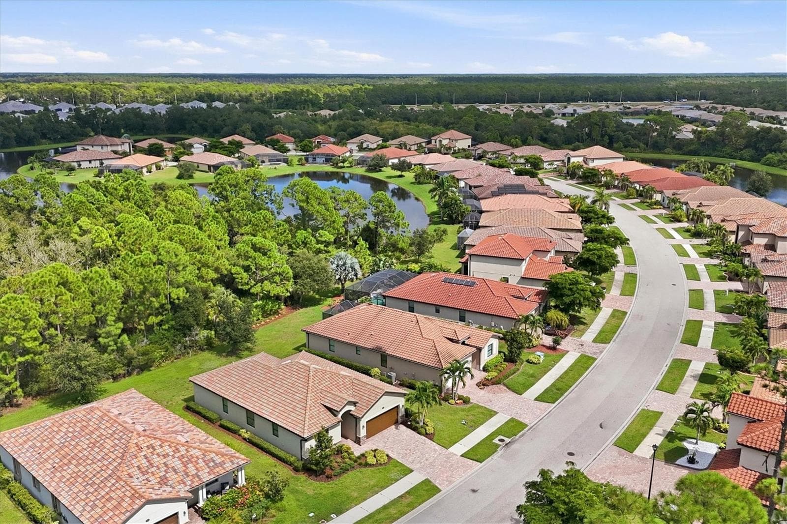 Single Family Residence at 12360 CANAVESE LN, VENICE, photo 6 of 85