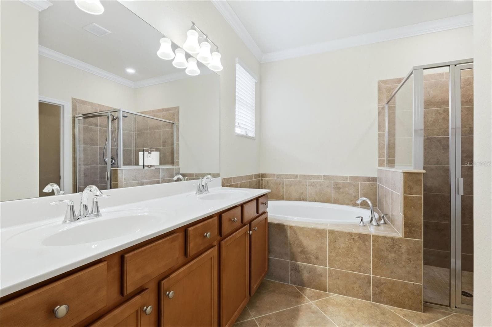 Single Family Residence at 12360 CANAVESE LN, VENICE, photo 24 of 85