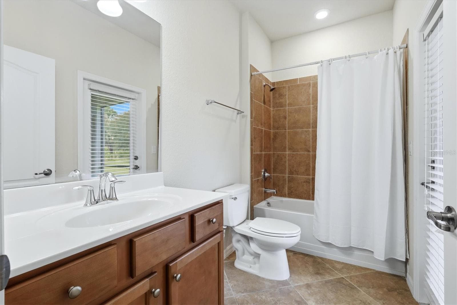 Single Family Residence at 12360 CANAVESE LN, VENICE, photo 29 of 85