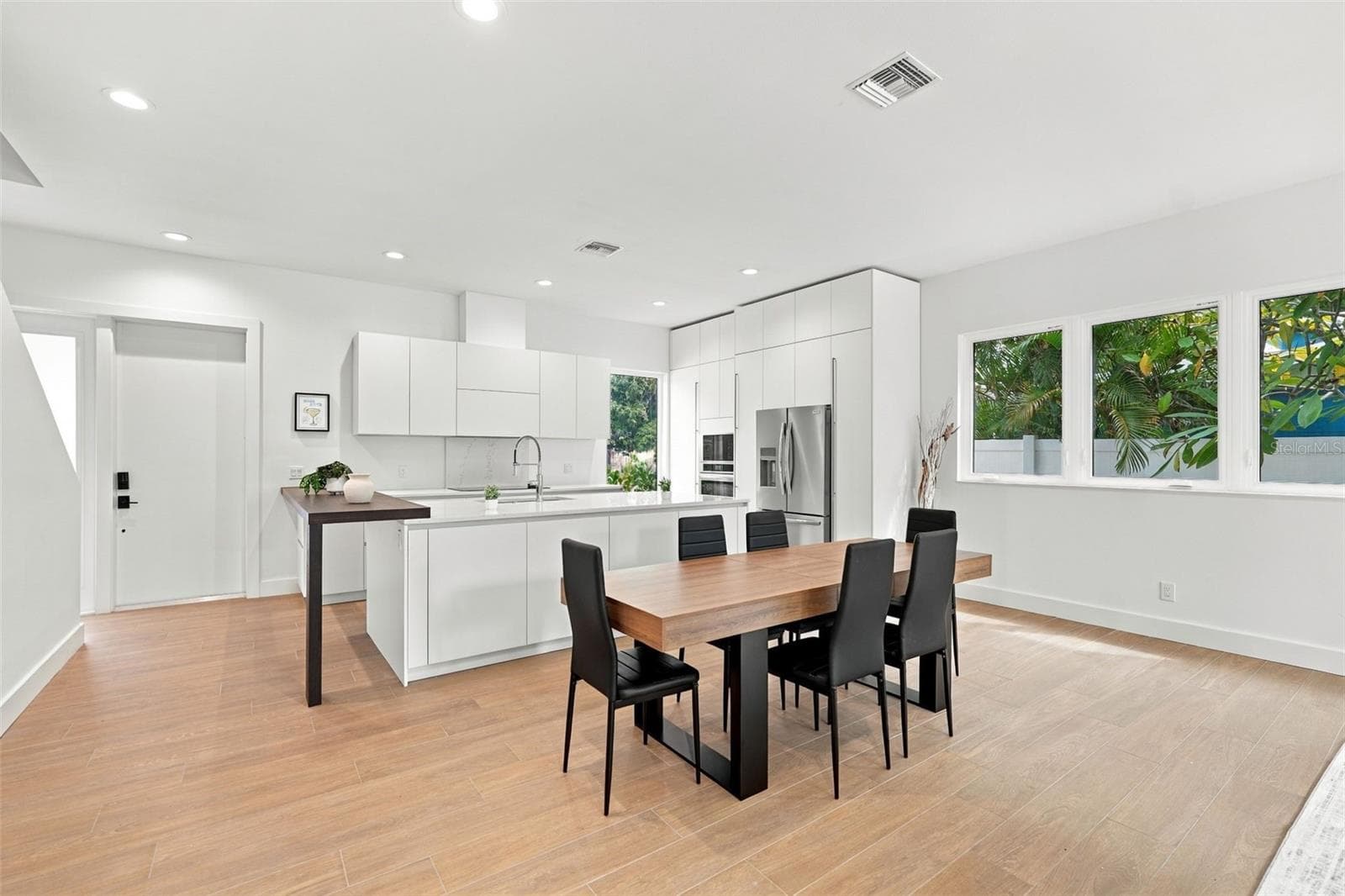 Single Family Residence at 2516 BROWNING ST, SARASOTA, photo 6 of 38