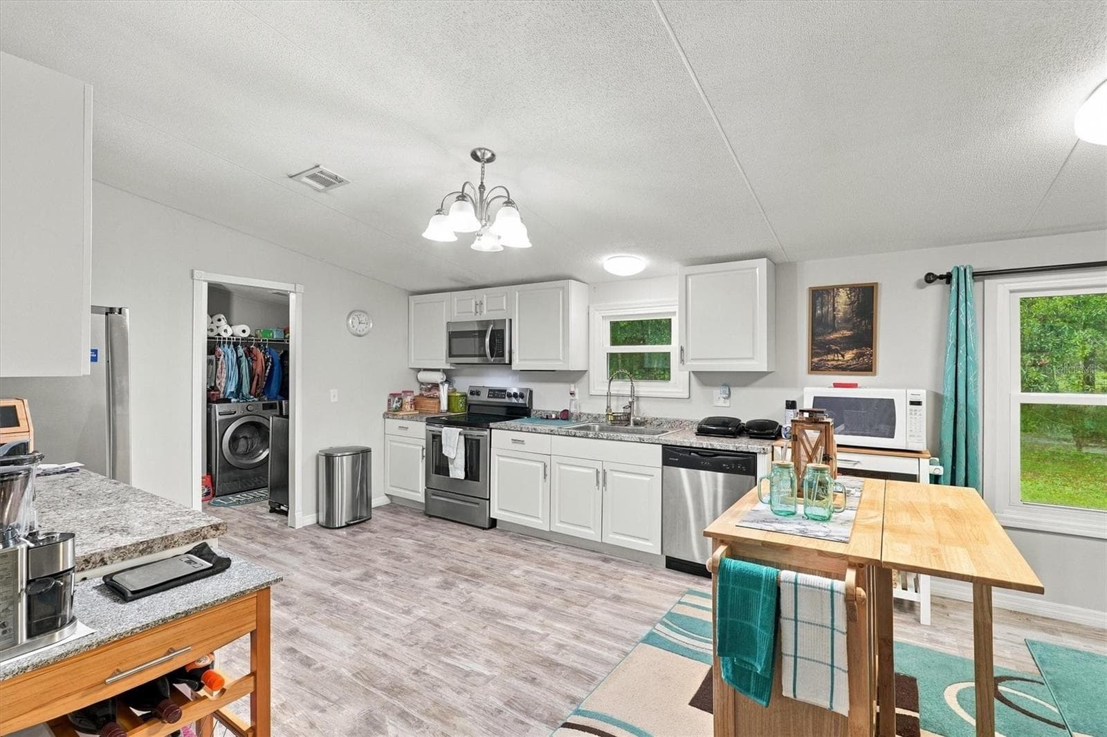 Manufactured Home at 17220 NE 28TH ST, WILLISTON, photo 10 of 29