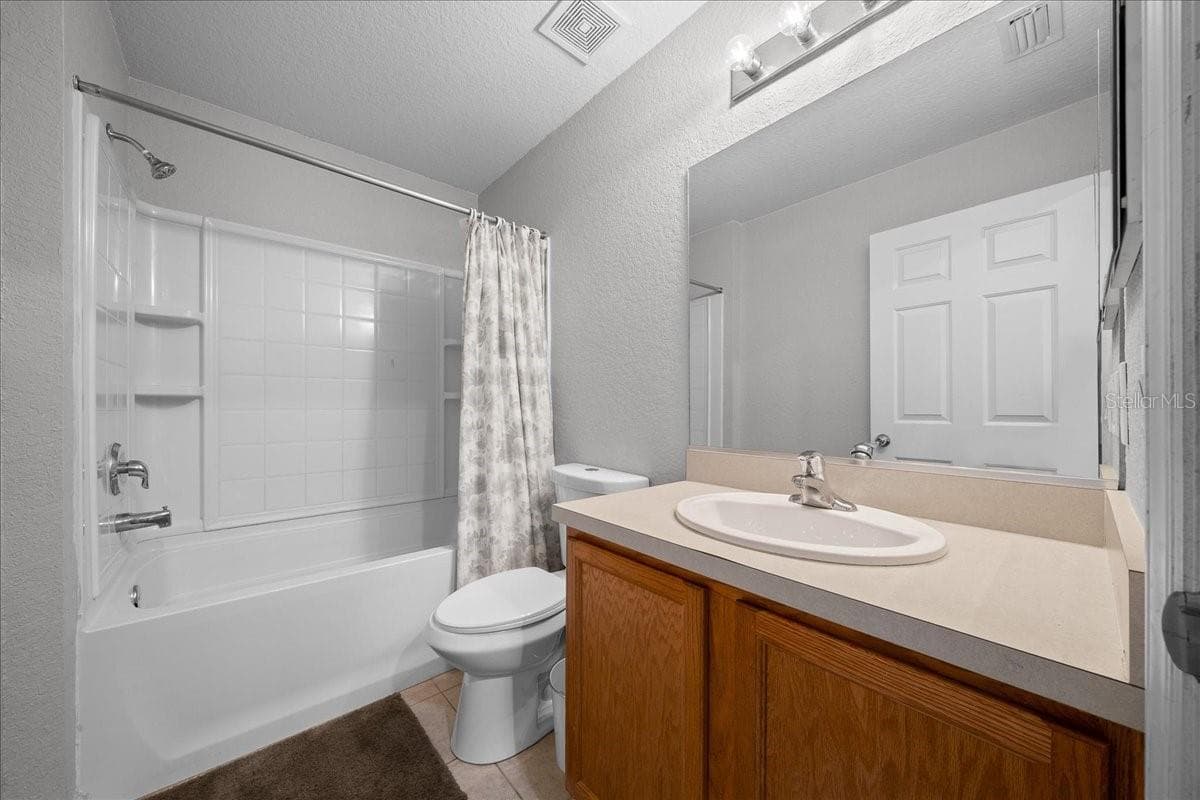 Guest Bath - 5523 SW 42ND PL, OCALA
