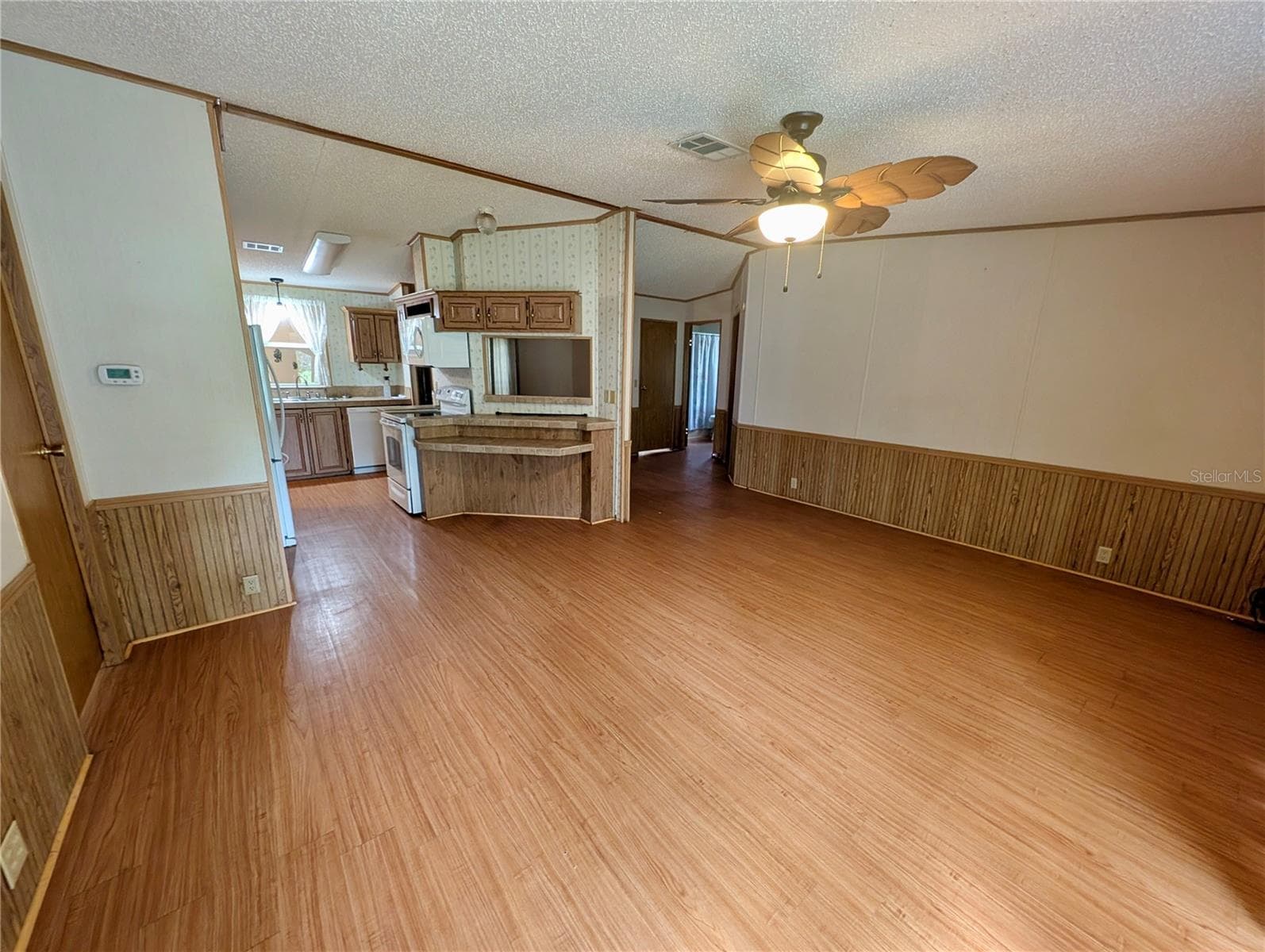 Manufactured Home at 12180 NE 238TH TER, SALT SPRINGS, photo 2 of 29