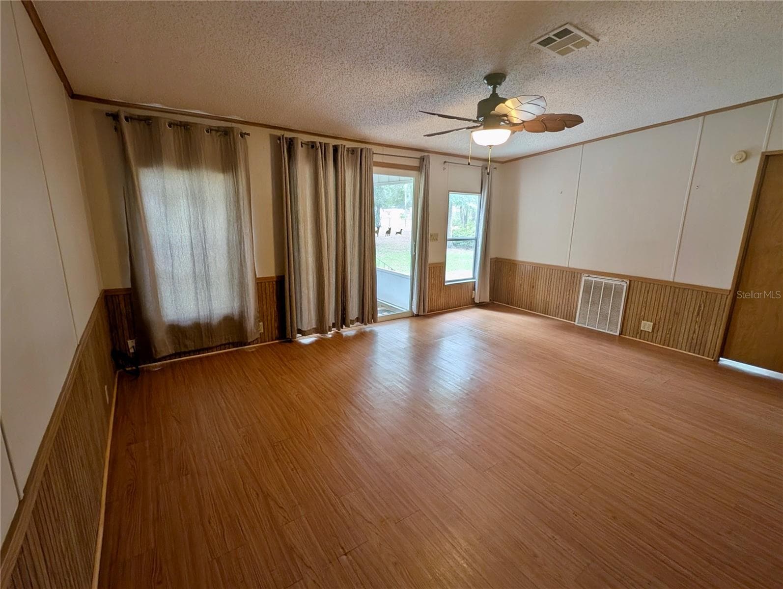 Manufactured Home at 12180 NE 238TH TER, SALT SPRINGS, photo 3 of 29