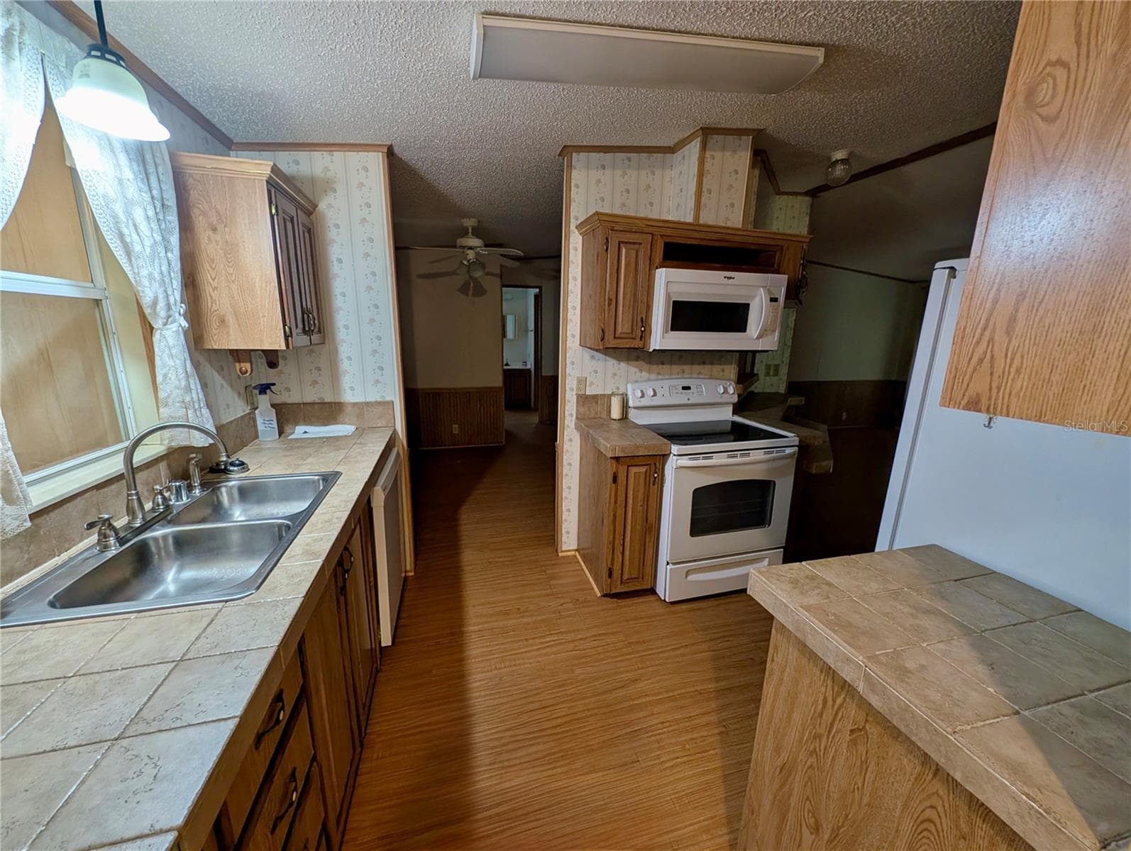 Manufactured Home at 12180 NE 238TH TER, SALT SPRINGS, photo 9 of 29