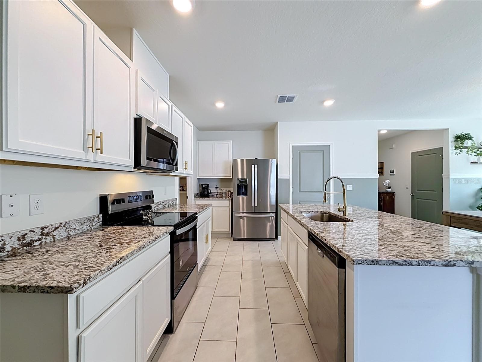 Single Family Residence at 182 AMBERWOOD WAY, UMATILLA, photo 10 of 50