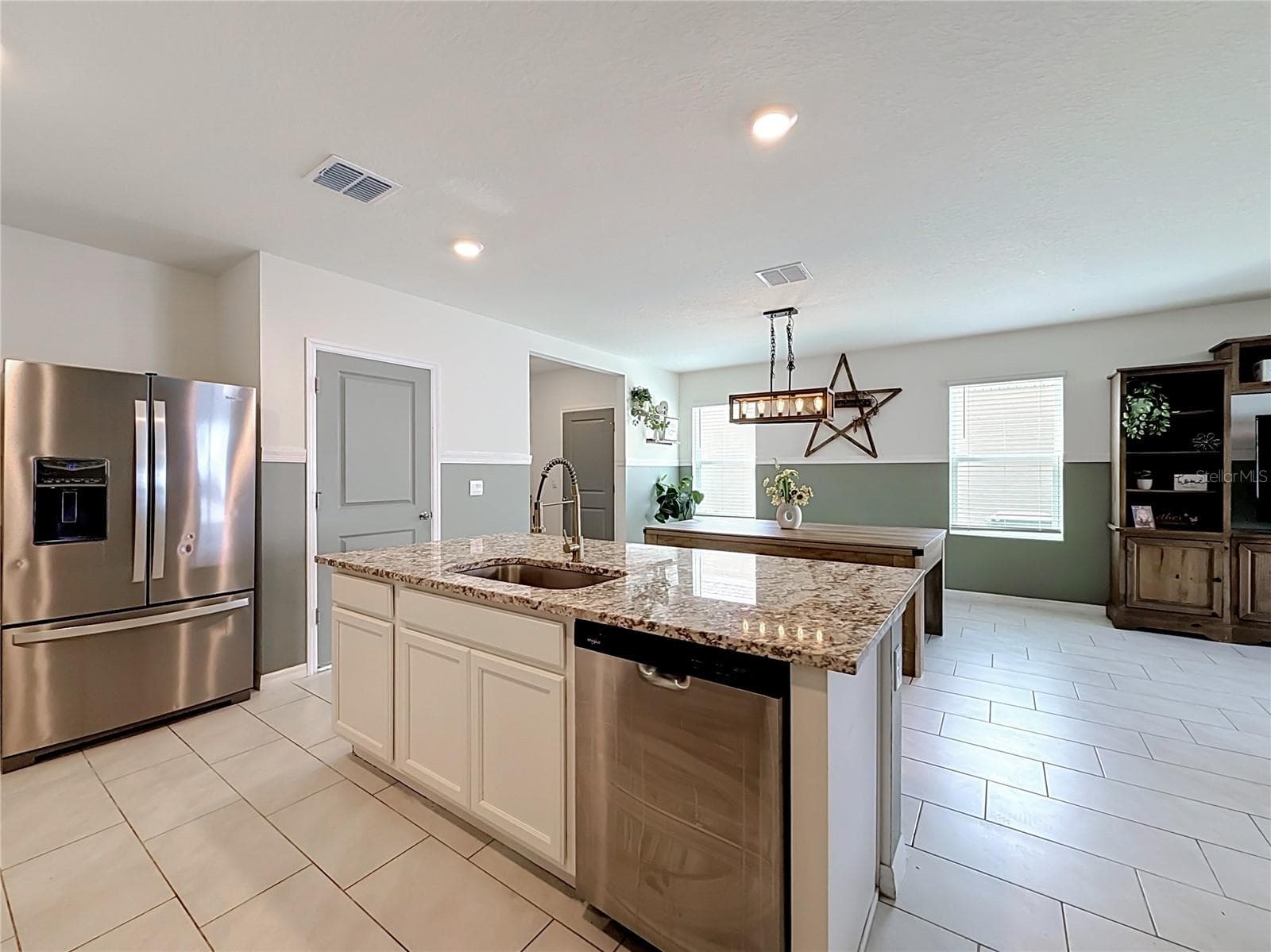 Single Family Residence at 182 AMBERWOOD WAY, UMATILLA, photo 11 of 50