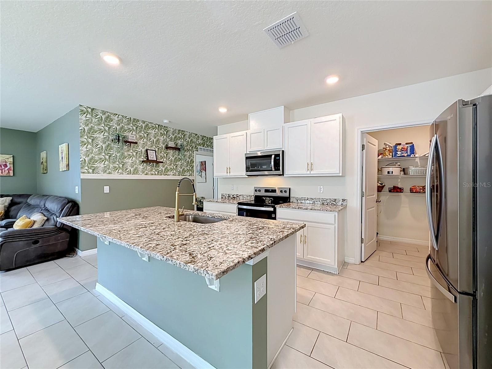 Single Family Residence at 182 AMBERWOOD WAY, UMATILLA, photo 13 of 50