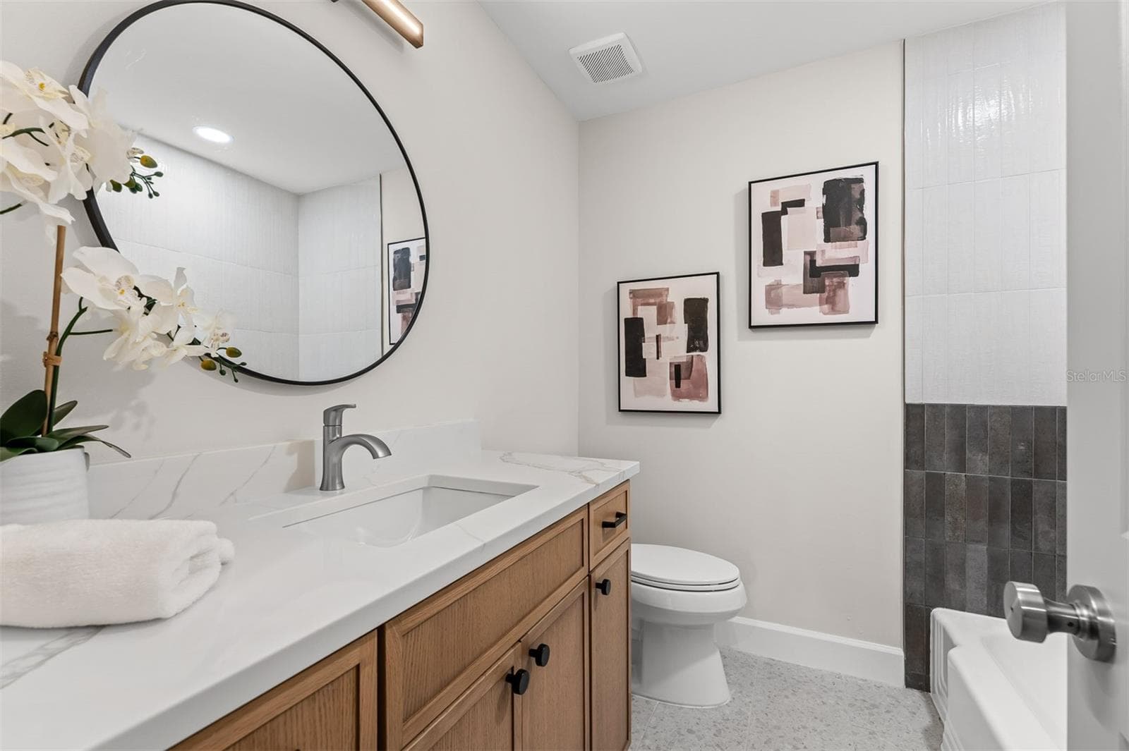 Hall Bath - 2501 NANCY ST, ORLANDO