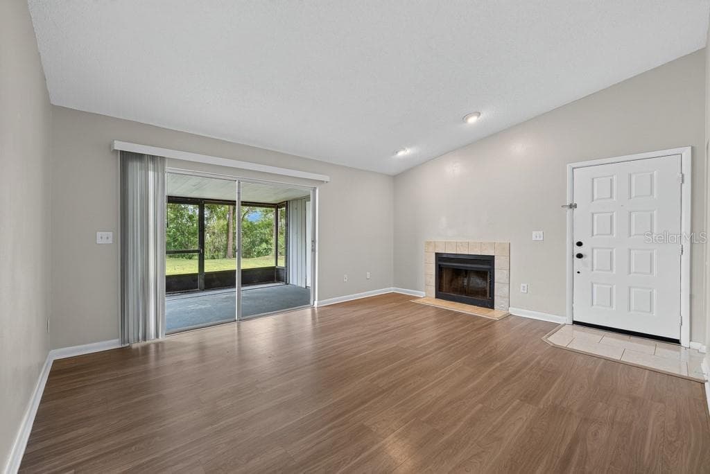 Single Family Residence at 1219 MOHRLAKE DR, BRANDON, photo 6 of 53