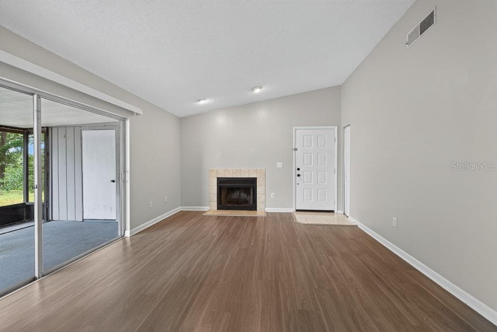 Single Family Residence at 1219 MOHRLAKE DR, BRANDON, photo 7 of 53