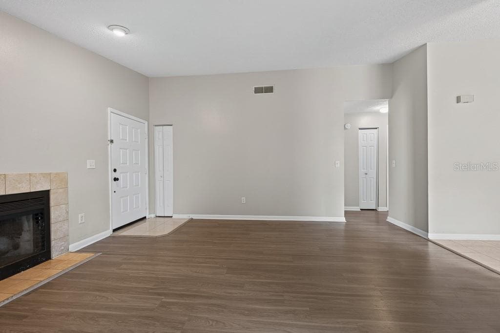 Single Family Residence at 1219 MOHRLAKE DR, BRANDON, photo 8 of 53